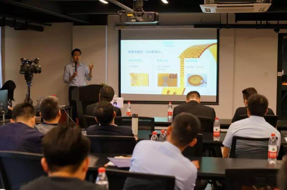 Nano Dimension亞太區銷售總監葉承翰為大家帶來Nano Dimension最新技術及應用案例分享
