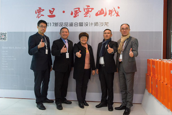 震旦劉文彬總監、震旦郭炳宏總監、重慶隆慶楊應霞總經理、震旦周賢信總監、震旦高健鐘資深總監合影