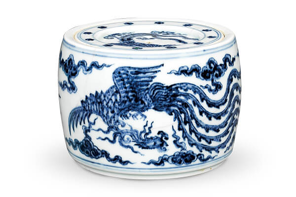 明宣德．鳳紋蟋蟀罐+蓋面與罐身皆以鳳鳥為紋飾，配合器面形狀做不同的布局，產(chǎn)生相異的裝飾效果。（圖四）