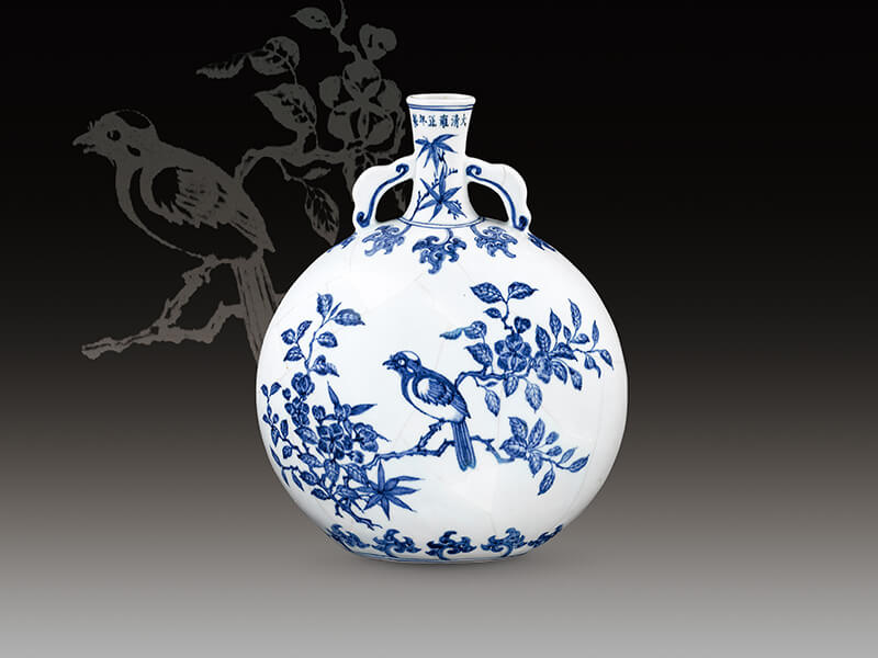 清雍正+青花花鳥(niǎo)紋扁壺++高29.7cm／震旦博物館提供