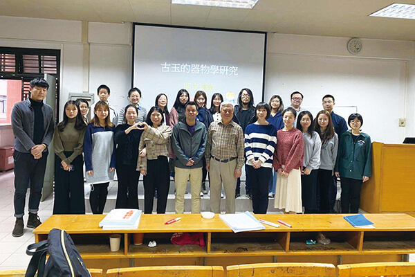 廣州美術學院師生合影