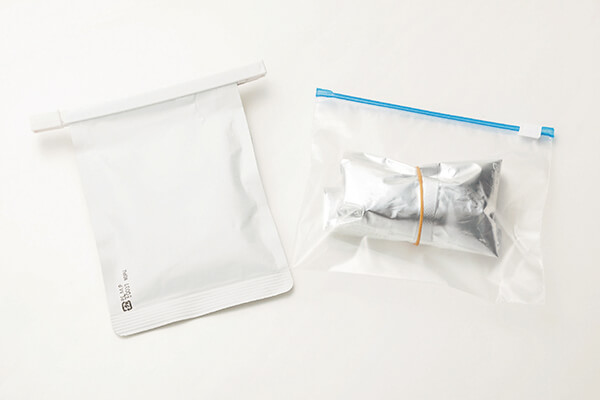 開封過的茶葉請用食物密封夾密閉開口，若使用橡皮筋綁起來，也請放入密封袋保存。