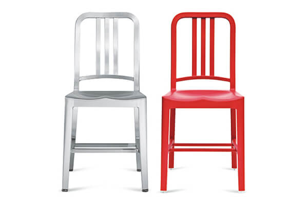 111 Navy Chair，每張由111只可口可樂塑膠瓶回收再制而成。