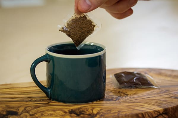 可溶解于熱水中的咖啡包，可自動消融于咖啡中，因此不會產(chǎn)生包裝垃圾。