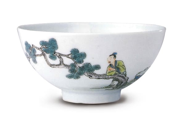 清雍正．五彩人物紋碗 此器以褐、綠、藍、黑等低溫彩料繪畫釉上紋飾，筆觸精細，配色清雅，風格頗為俊秀。（圖三） 圖片來源：《五彩?斗彩 38故宮博物院文物珍品全集》，頁170，圖156。