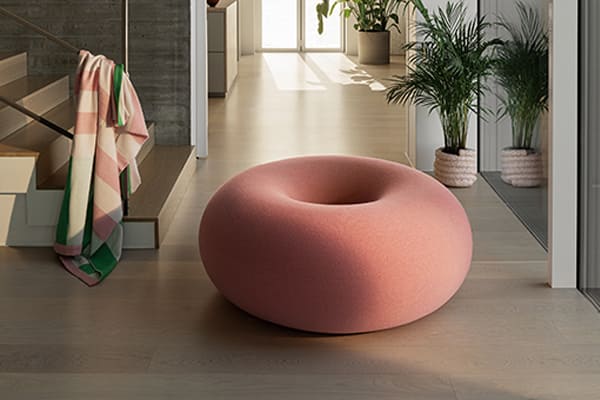 Boa+Pouf「甜甜圈椅」外層柔軟、無接縫，內部則具強固支撐。